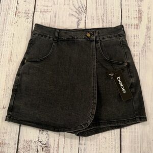 NWT Bebe size 8/29  Black Denim Jean Skort Shorts Mini Skirt Jorts Retro NEW